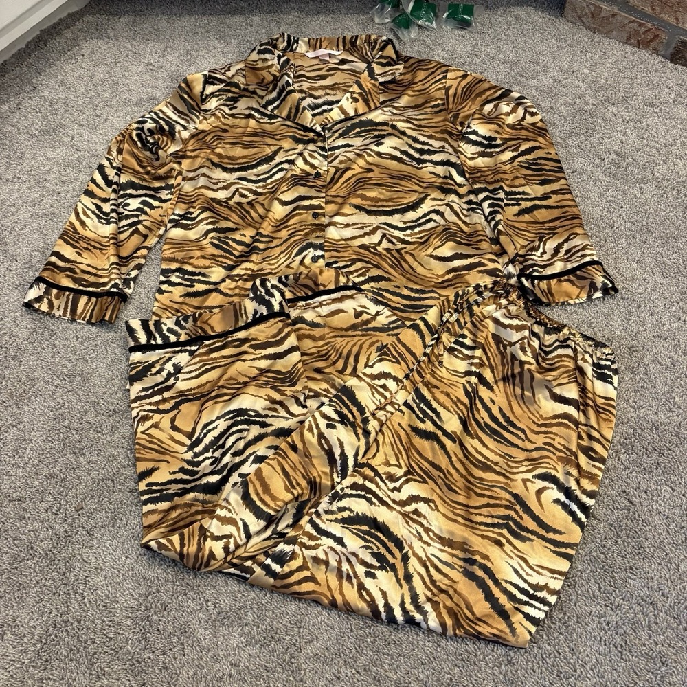 Victoria's Secret Cheetah Print Satin Women Pajama Set Size Large Leopard PJs